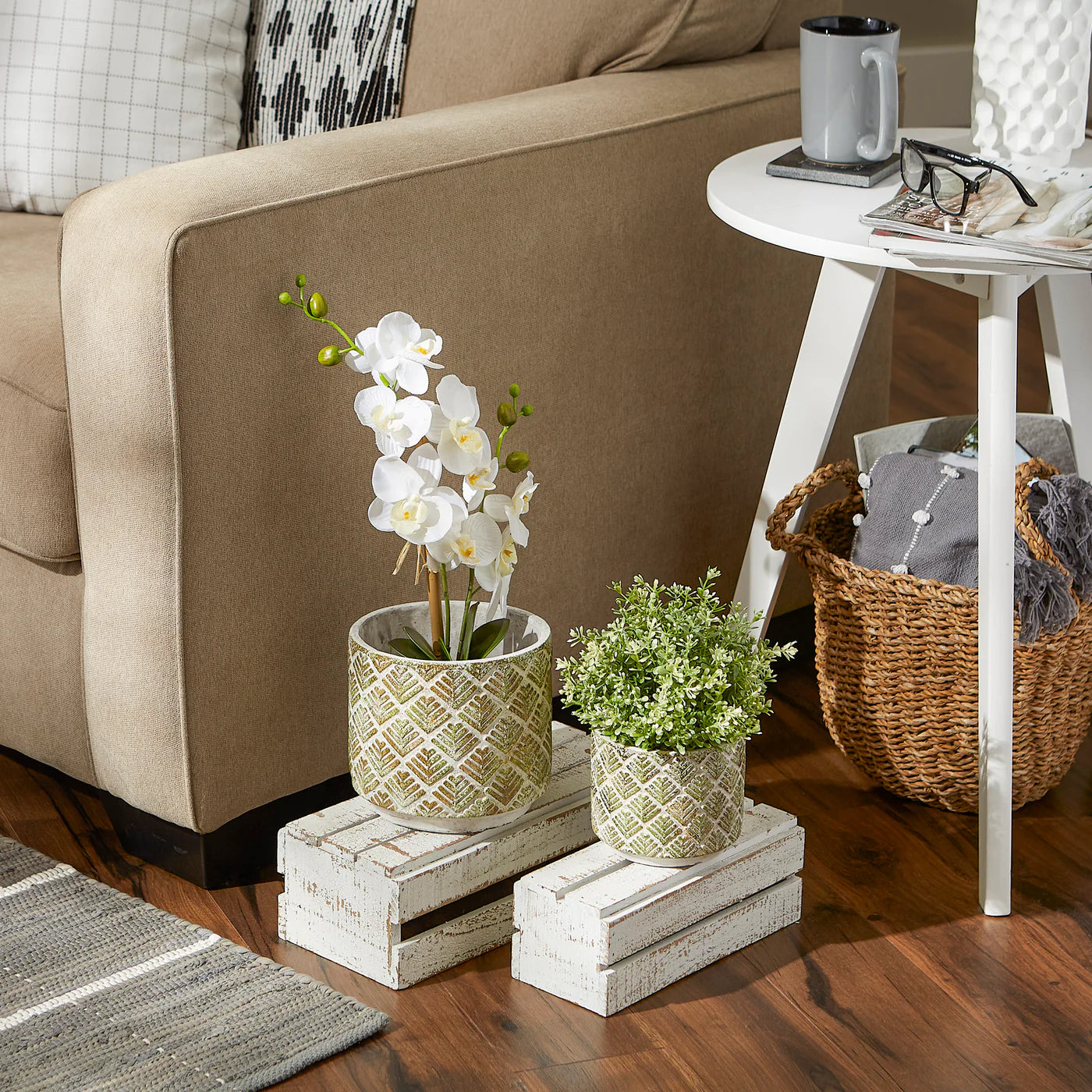 ABSTRACT GOLD AND WHITE CEMENT FLOWER POT SET/2