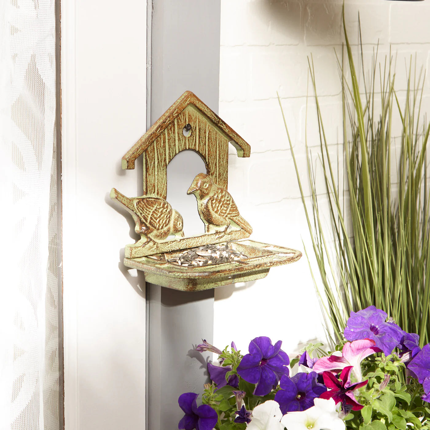 WALL MOUNTED CAST IRON BIRD FEEDER